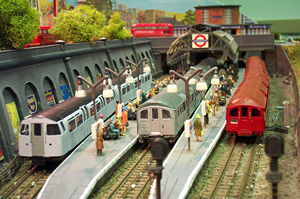 n gauge london underground train